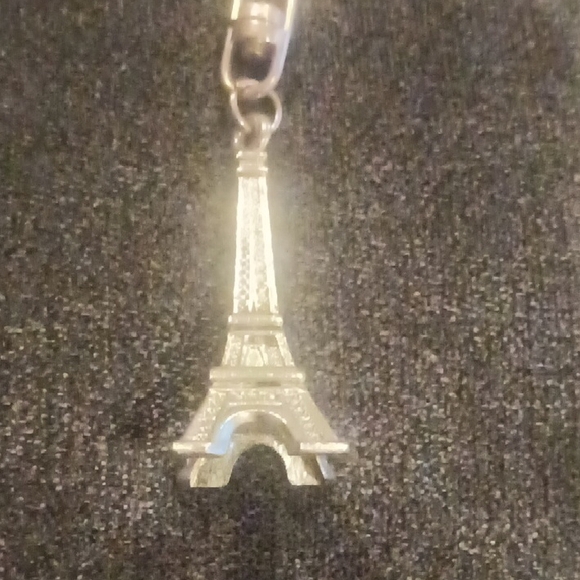 Silver Eiffel Tower Keychain - Picture 3 of 6